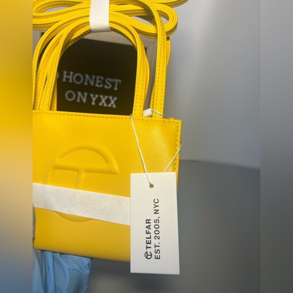 Small yellow Telfar - Picture 7 of 12